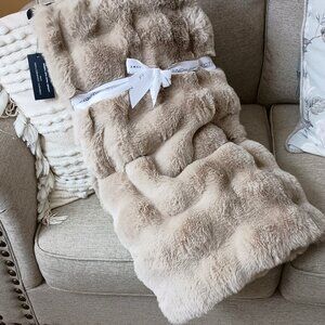 NEW! EXQUISITE LUXURY RIBBED FAUX FUR THROW BLANKET